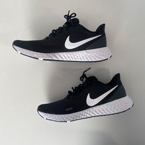 Nike Revolution 5 - Men's Size 11